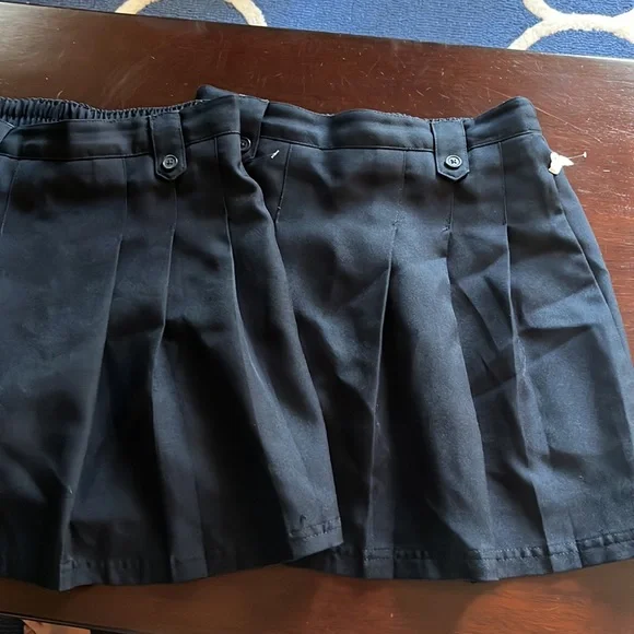 2 Girls Izod Uniform Skirts - Picture 2 of 5